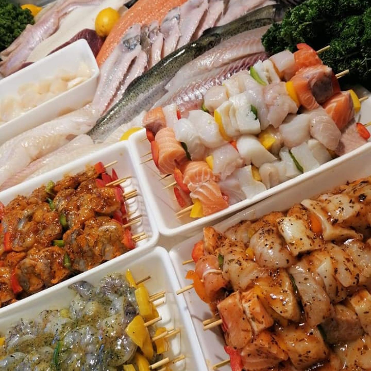 Brochettes de Scampis et Poissons